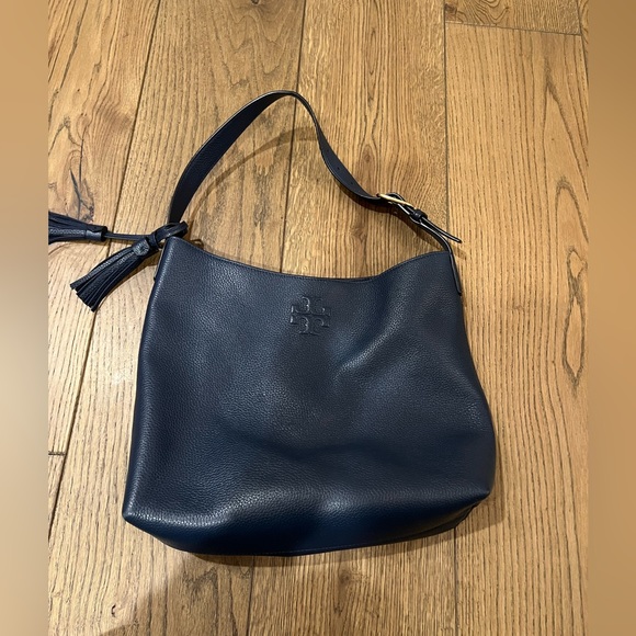 Tory Burch Handbags - Tory Burch Navy Slouch Purse Hobo Bag Embossed logo Excellent!
